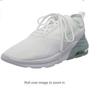 Nike Air Max Motion 2 - size 8.5